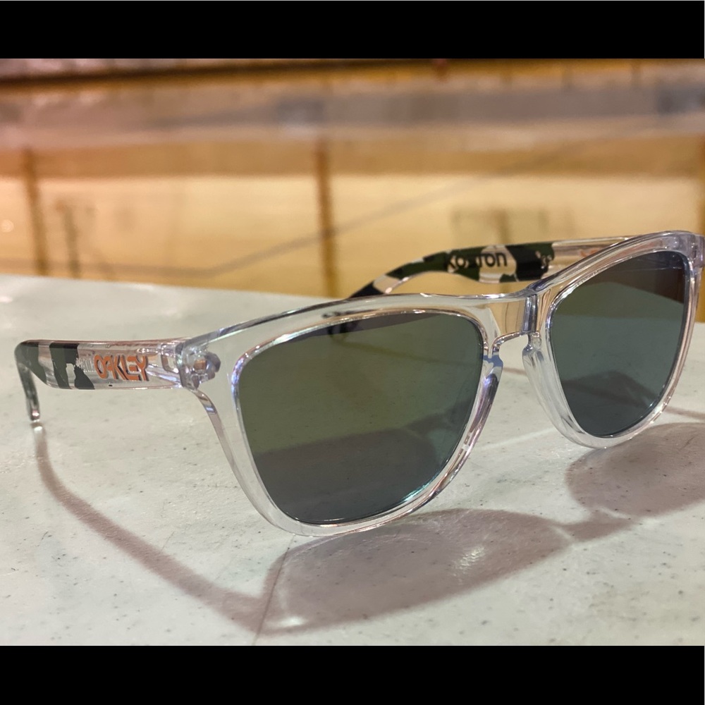 Oakleys-clear frog skin